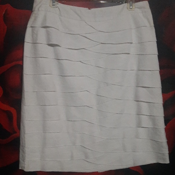 Larry Levine Dresses & Skirts - White linen blend Skirt  12 knee length